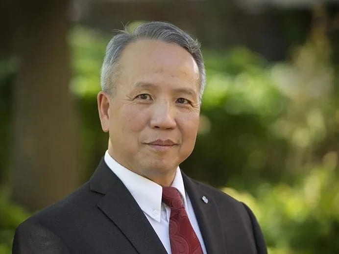 A headshot of Dr. Hung Lee